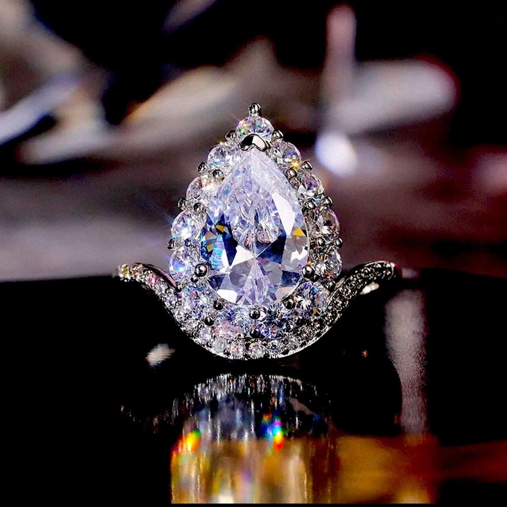 Fashion Luxury Silver Dazzling Ring